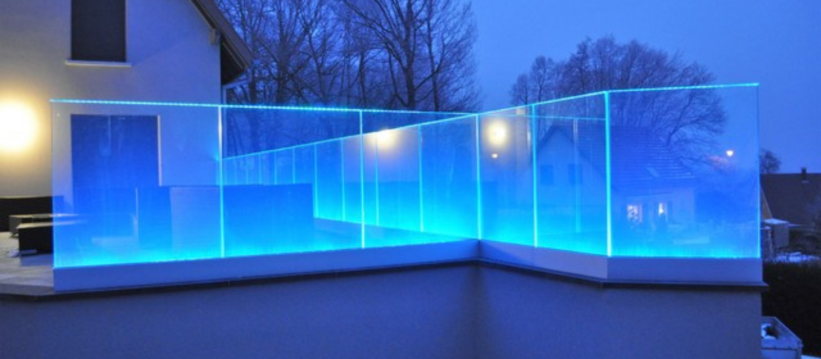 garde-corps en verre LED bleu