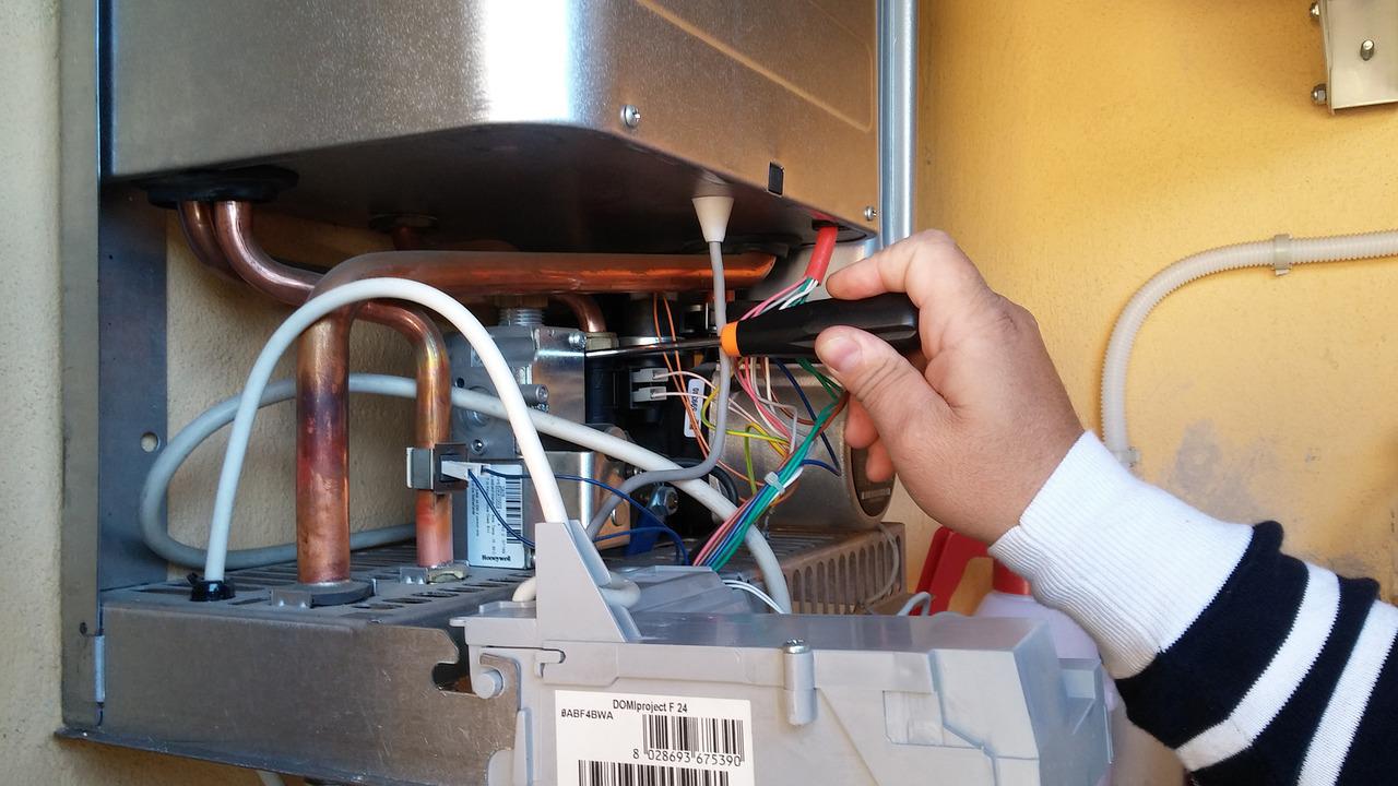 Chauffe-eau : Quand réparer ou remplacer ?